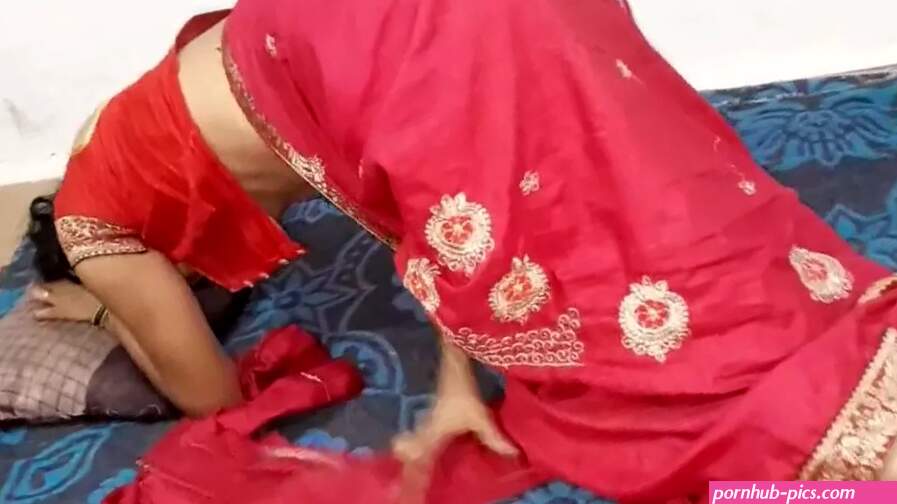 Dewar ne bhabhi ki gand me tel laga kar mota land daal diya bhabhi ki gand fat gayi indian desi bhabhi ass fucking anal sex watch online