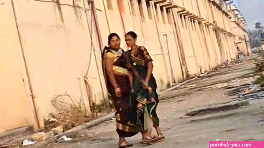 Ind toilet: Rare pissing video 3