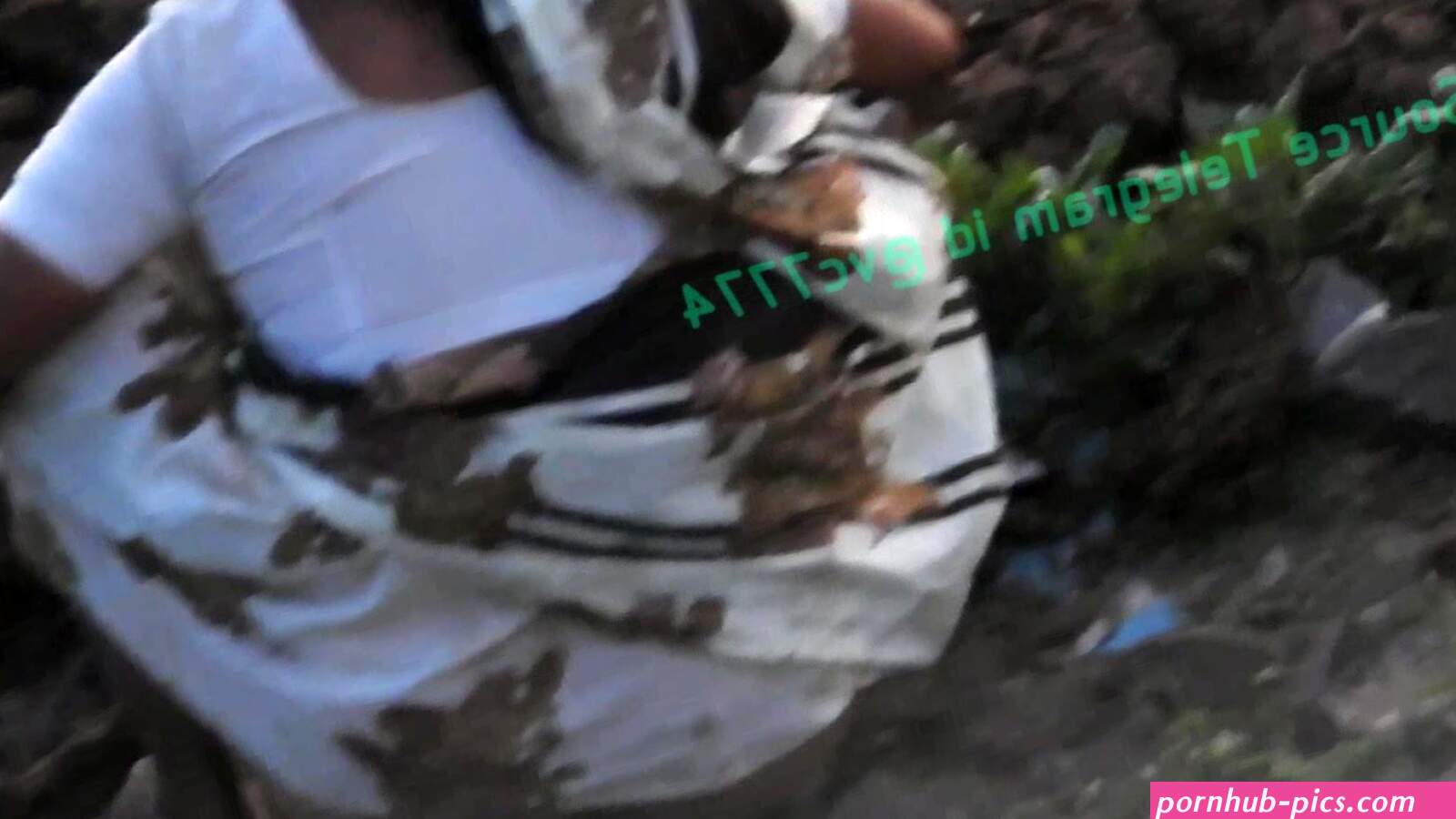Ind toilet: Desi ass show shit