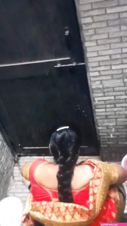 Hit list: Desi sari bhabhi pissing