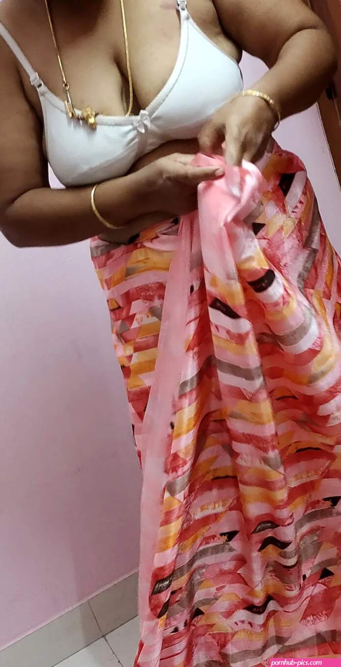 Desi bhabhi visaakaa saree blouse sex pics: 15 Nude Pics