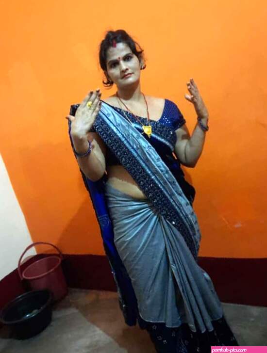 Desi Pics Desi Bhabhi 4 Saree lovers..