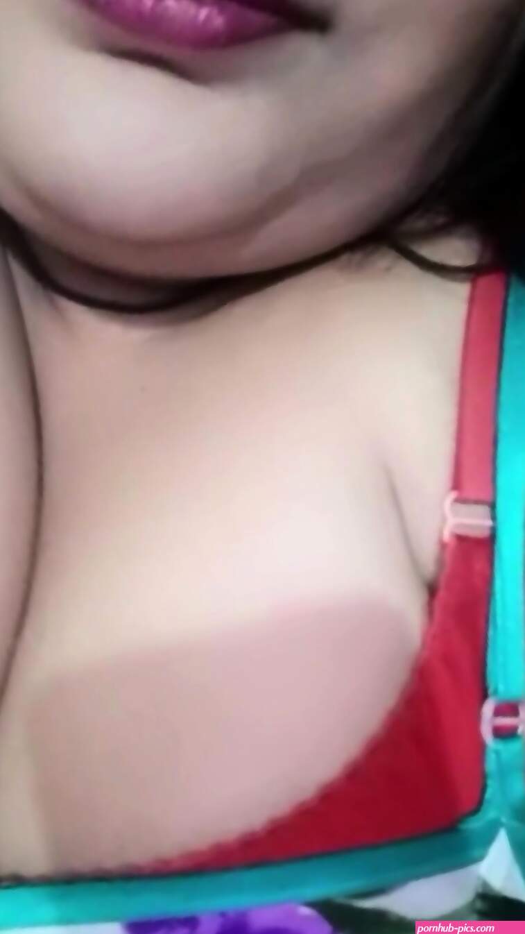 Divya Hot Tango App Model Couples Show Big Boobs Pressing And Pussy Fingering By Husband