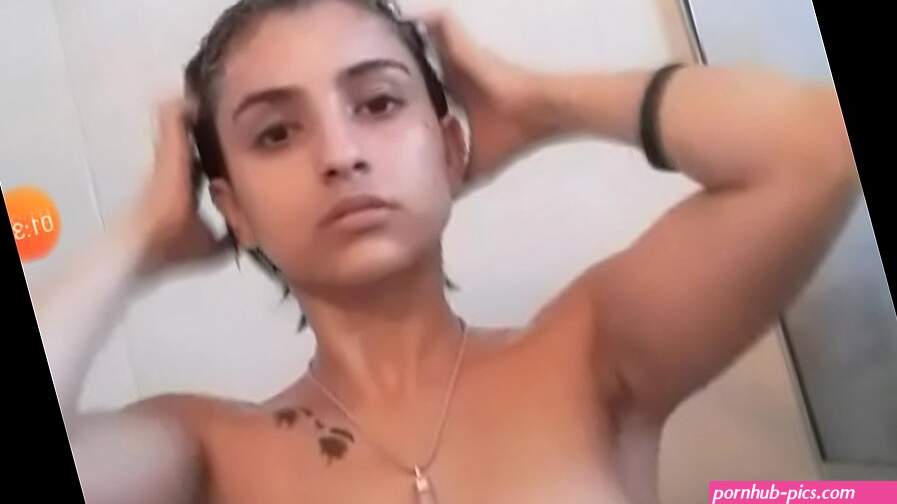 Flaca de periscope en la ducha
