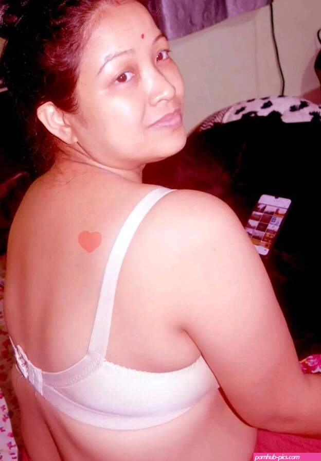 PadmajaDesi Mallu Aunty on X: Who Love Bra with Saree?