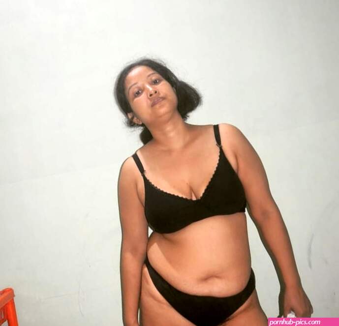 PadmajaDesi Mallu Aunty X: Follow and Retweets Enjoy-