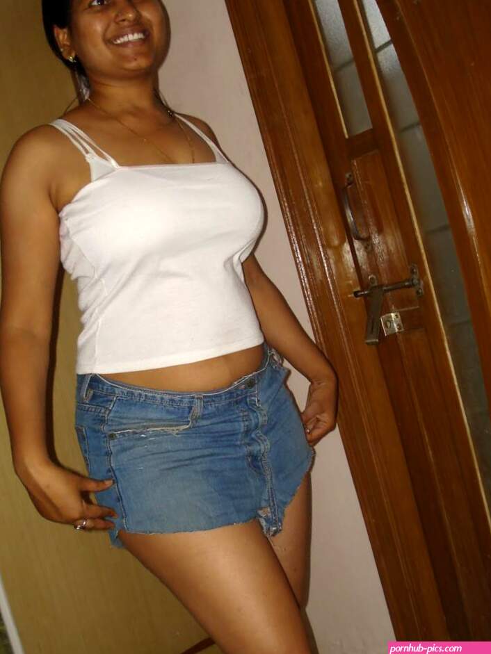 Hot South Indian Tamil Aunty Bra Bikini Show Kambi Kadakal Hot Sexy 166964
