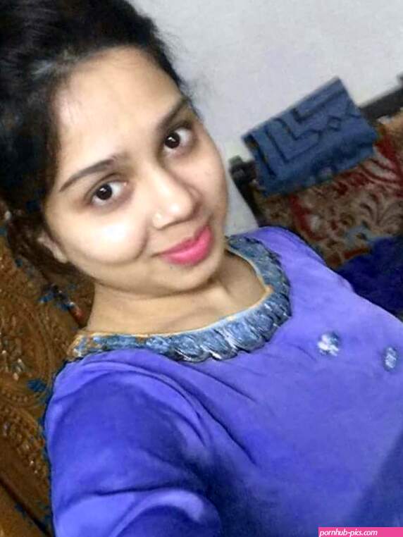 Horny mallu wife erotic nude pics