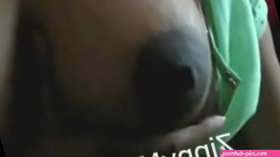 Mallu aunty boobs press
