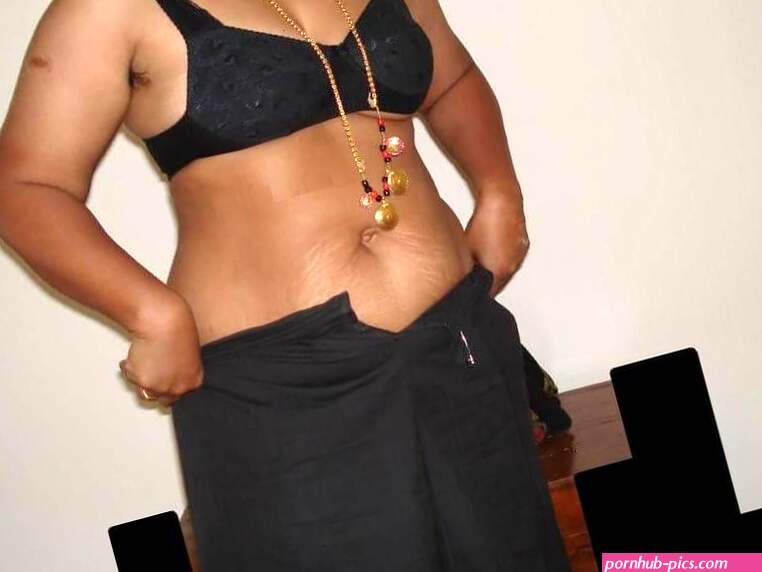 Desi Big Boobs Aunty Stripping Naked