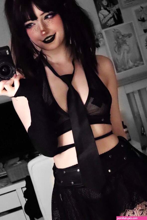 Ryn on X: One goth girl with a side of buns please