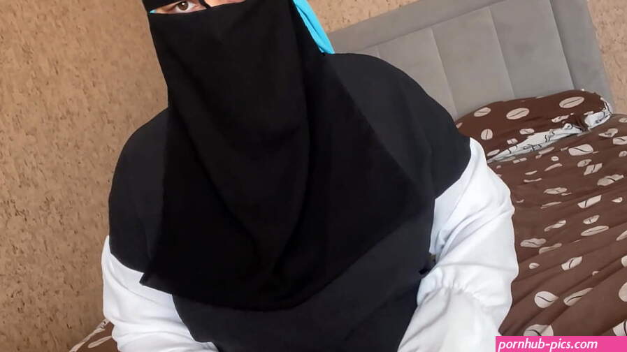 arab girl with big boobs masturbates cunt to orgasm