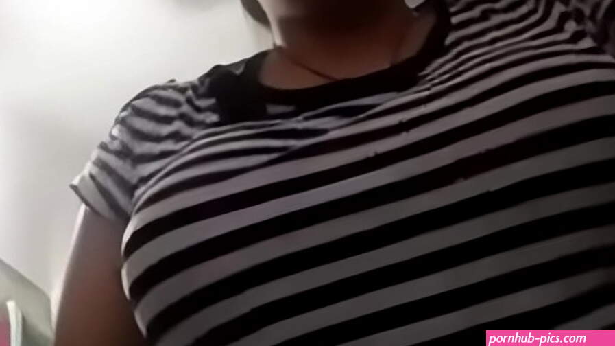 Tamil girl big boobs show