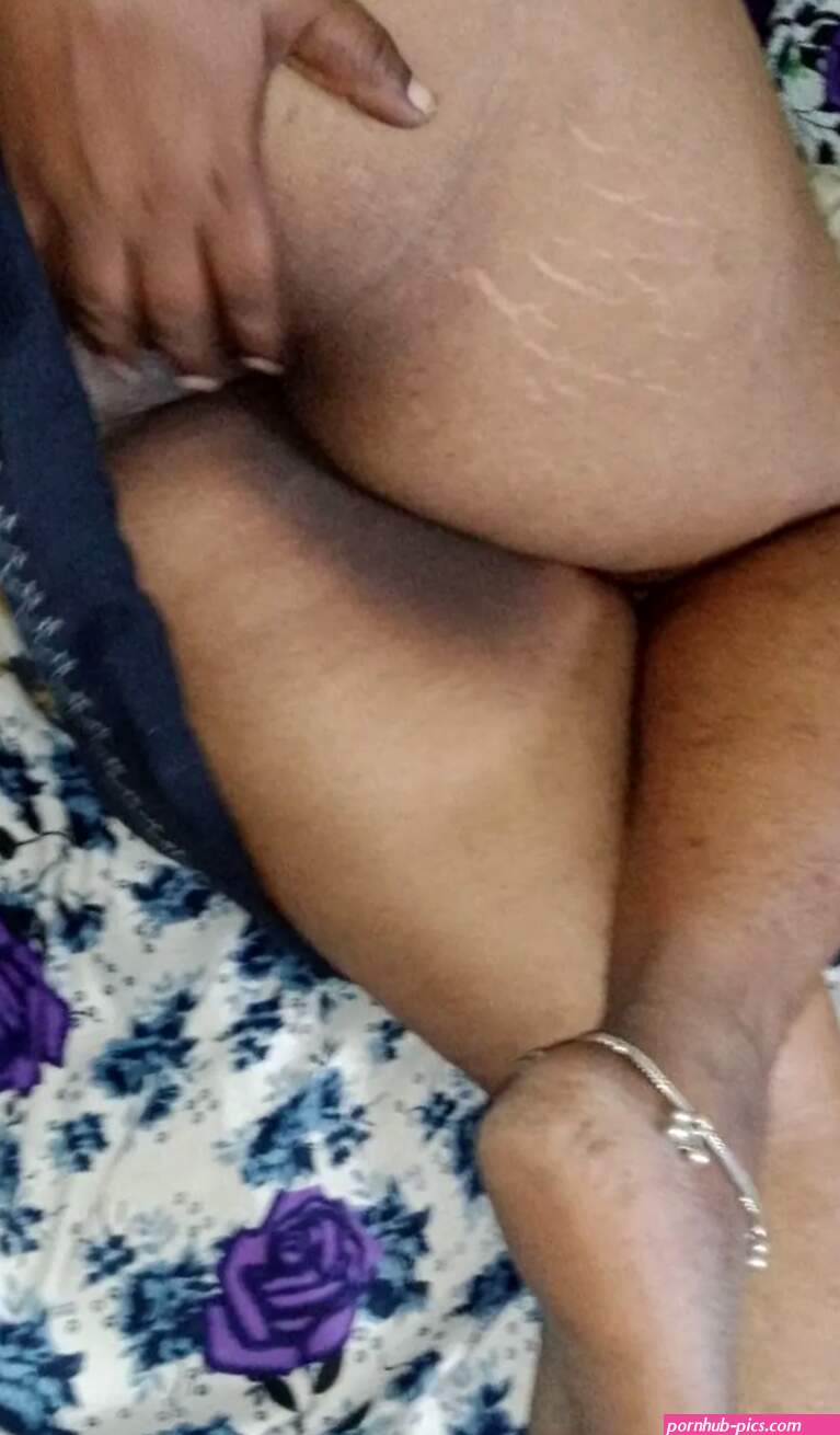 Tamil mom big ass show: 1 Nude Pics