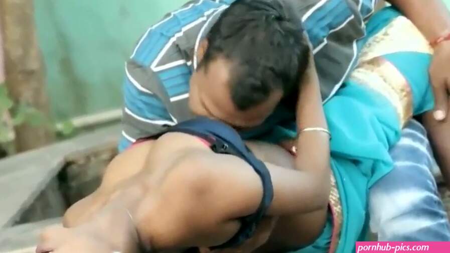Park ondril tamil village girl big boobs azhuthum pathivu