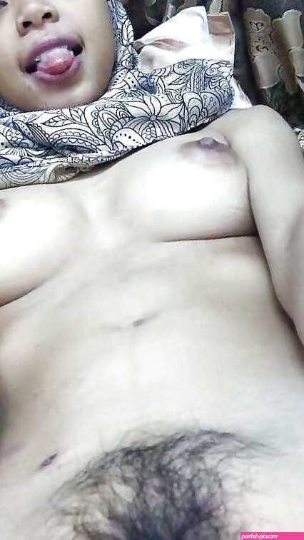 Hijab teen Nude selfie