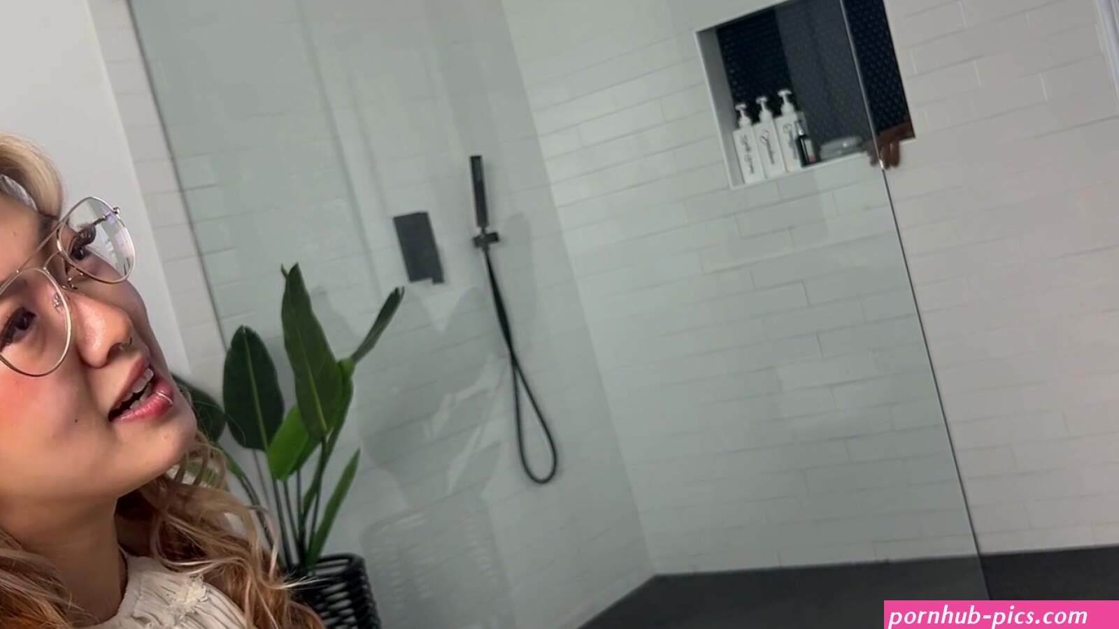 Therealmikakoi Sucking BBC and Fucked Deep Onlyfans Video