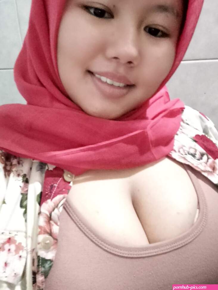 Siska hijab bbw desah cantik tobrut big tits muslim indonesia colmek