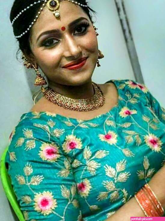 Mallu Actress boobs beauty Anu Sithara sexy hot photo gallery