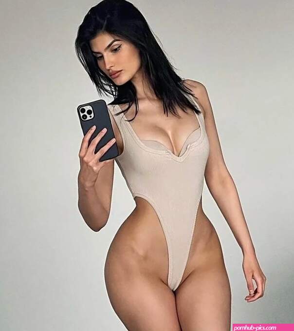 Yaelaris OnlyFans profile photos and links