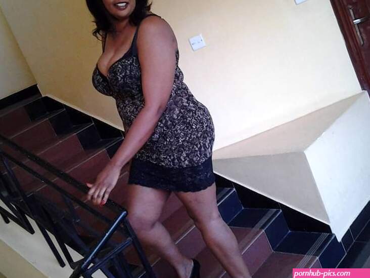 Mbarara Porn Photos of Horny Sugar Mummy Spreading Pussy -
