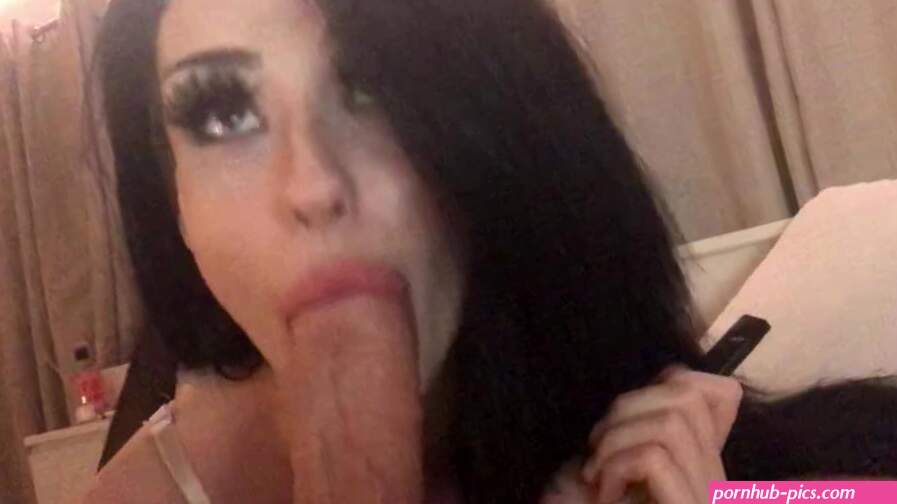 TikTok teen gives stepbrother secret blowjob while vaping