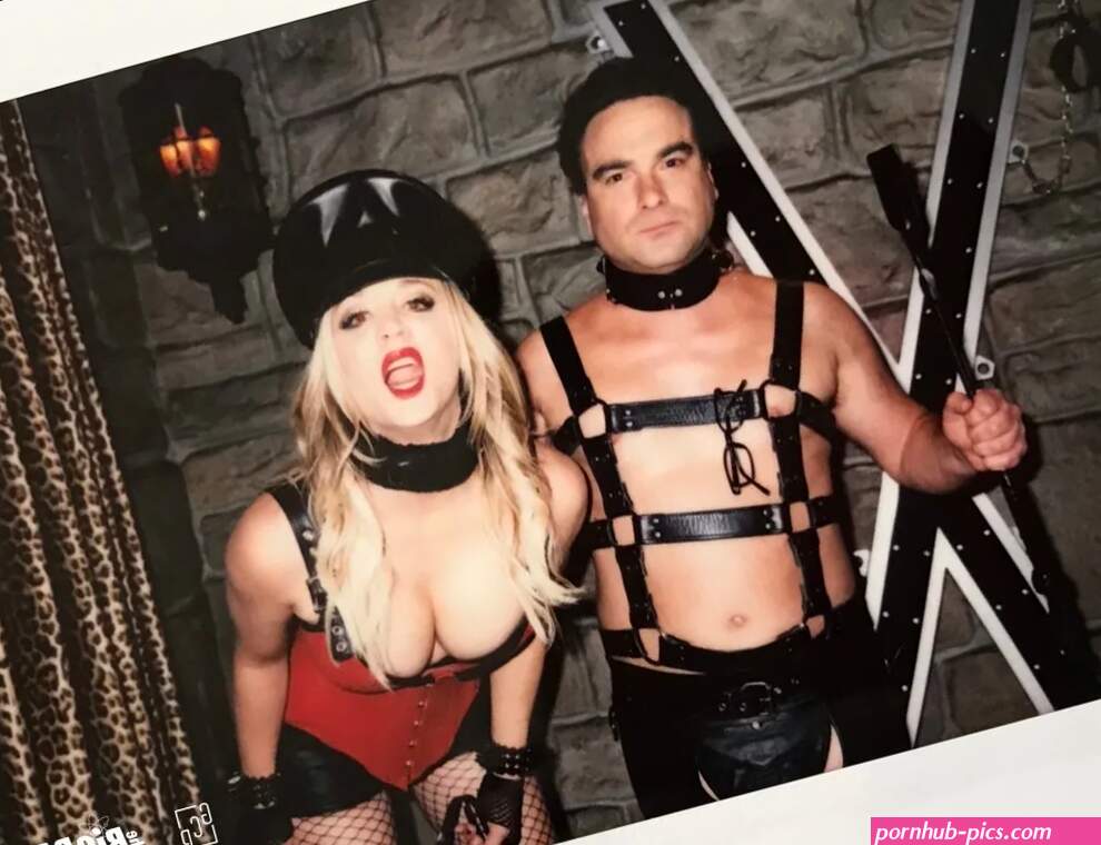 Big Bang Theory BTS Photo Reveals What Filming Leonard Pennys Raunchiest Scene Was Like