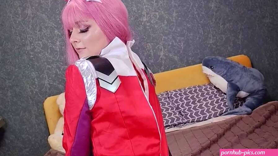 DARLING IN THE ASS: Young Slut Zero Two makes Darling Fuck her holes and cum on feet