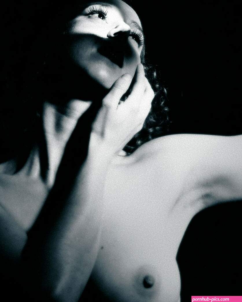 herstillnessdances herstillness X