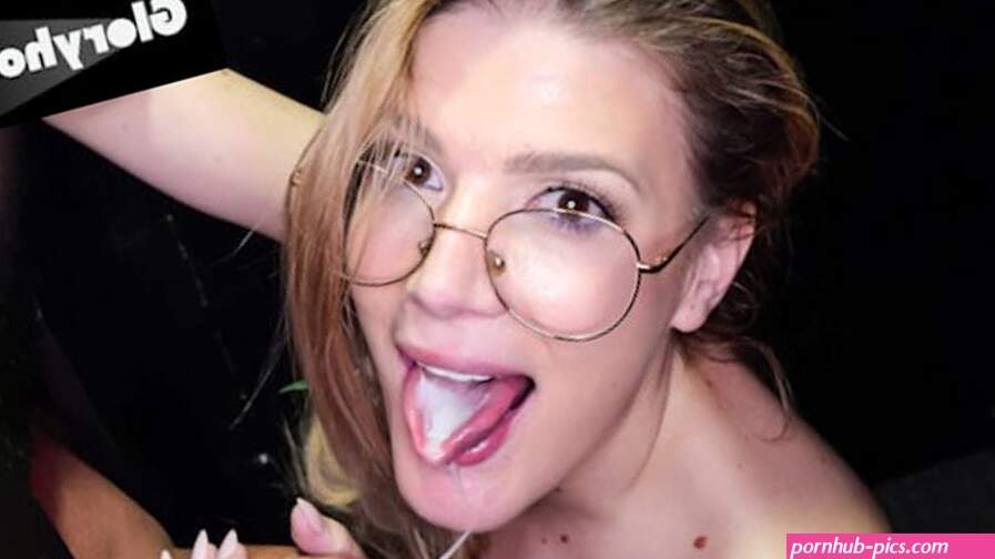 Glory Hole Porn Videos of Anonymous Blowjobs