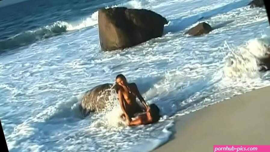 Melanie Has Hardcore Oral and Anal Sex on the Beach with Her Man