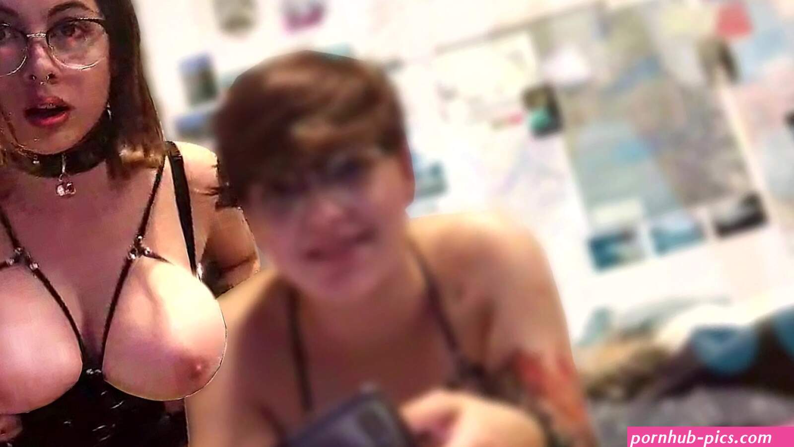 Horny Italian Twitch Girls Flash Tits And Accidental Nipslips 141