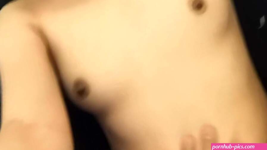 Famous kpop star invited me backstage for a quickie between two songs. Can you recognize her ?