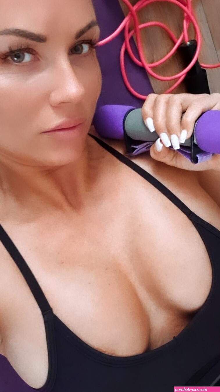 QueenAndreita888 realhotvip888 X