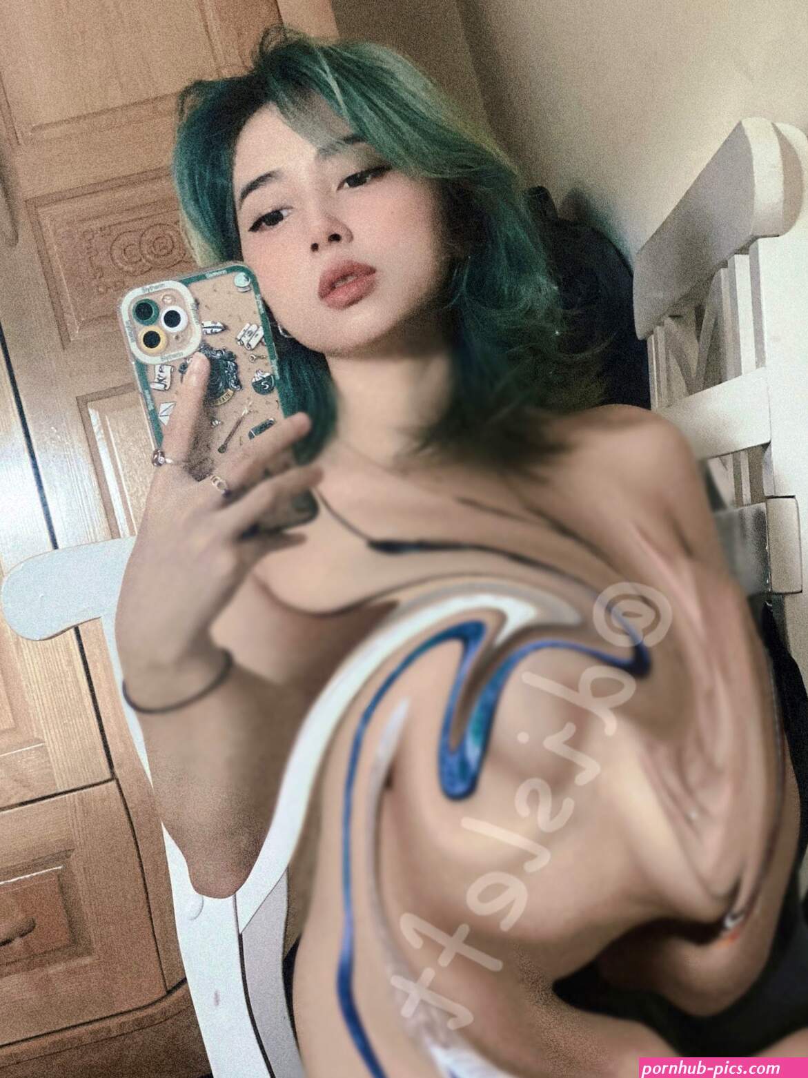 Mercury Nguyen disleft X