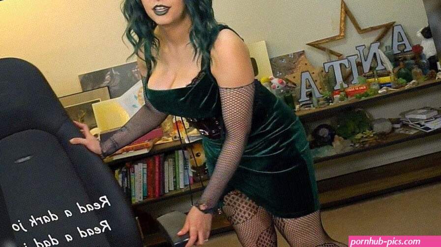 Sweet Anita Nude Thicc