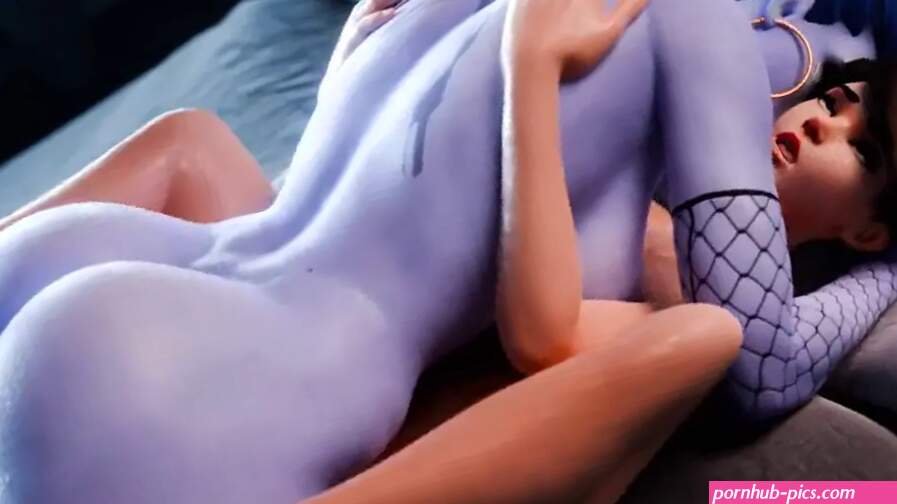 Futa Widowmaker fucking Tracer on the bed
