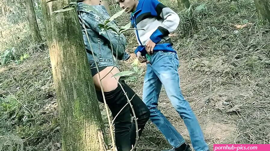 Dating sex at forest with 18yrs boyfriend! Hurry Up