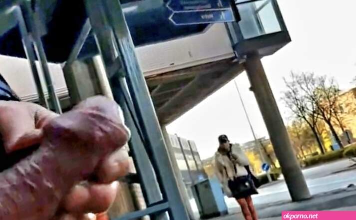 SHOWING PENIS ON THE STREET TO UNKNOWN DICK FLASH IN STREET watch online