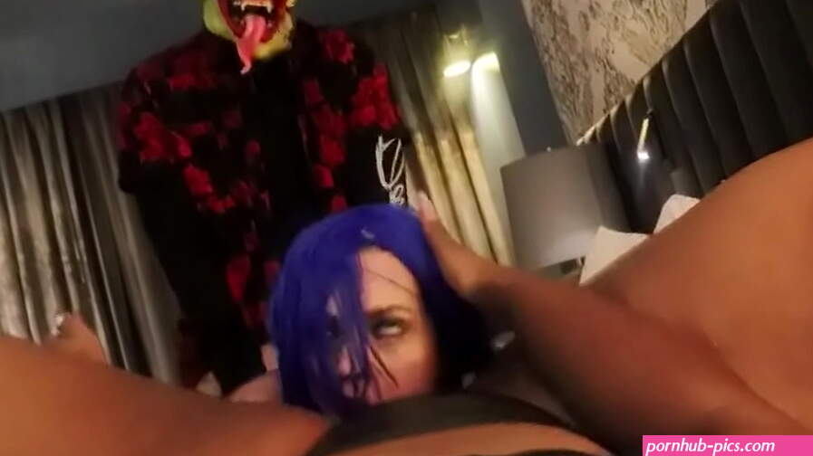 Halloween Threesome With MandiMayxxx and Juicy Tee