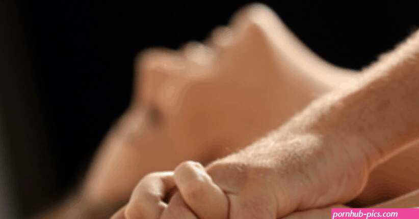 Noisy sex: why she moans in bed