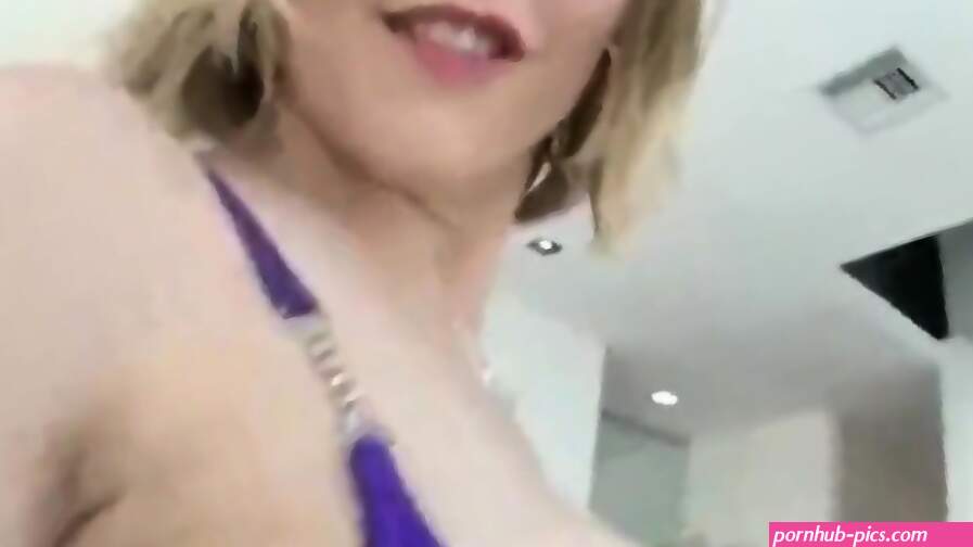 Hot Babe Big Ass Farts Before Anal