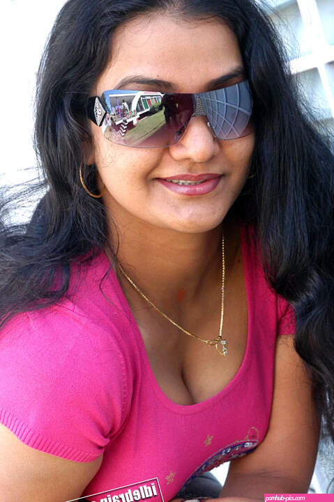 INDIAN ACTRESS: Apoorva south Indian aunty deep boobs cleavage pictures at latest hot photoshoot