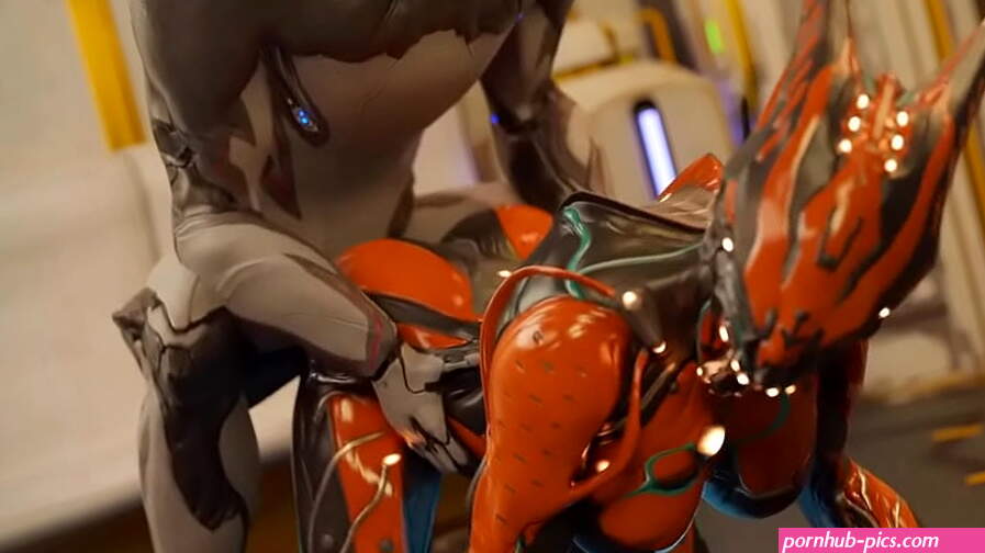 Valkyr Warframe Getting Dicked Down by Excalibur