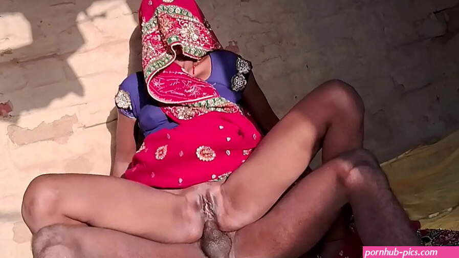 step sister was sitting in red saree and wearing panty seeing the opportunity in brothers full ass fucked in fun best hindi sexy video