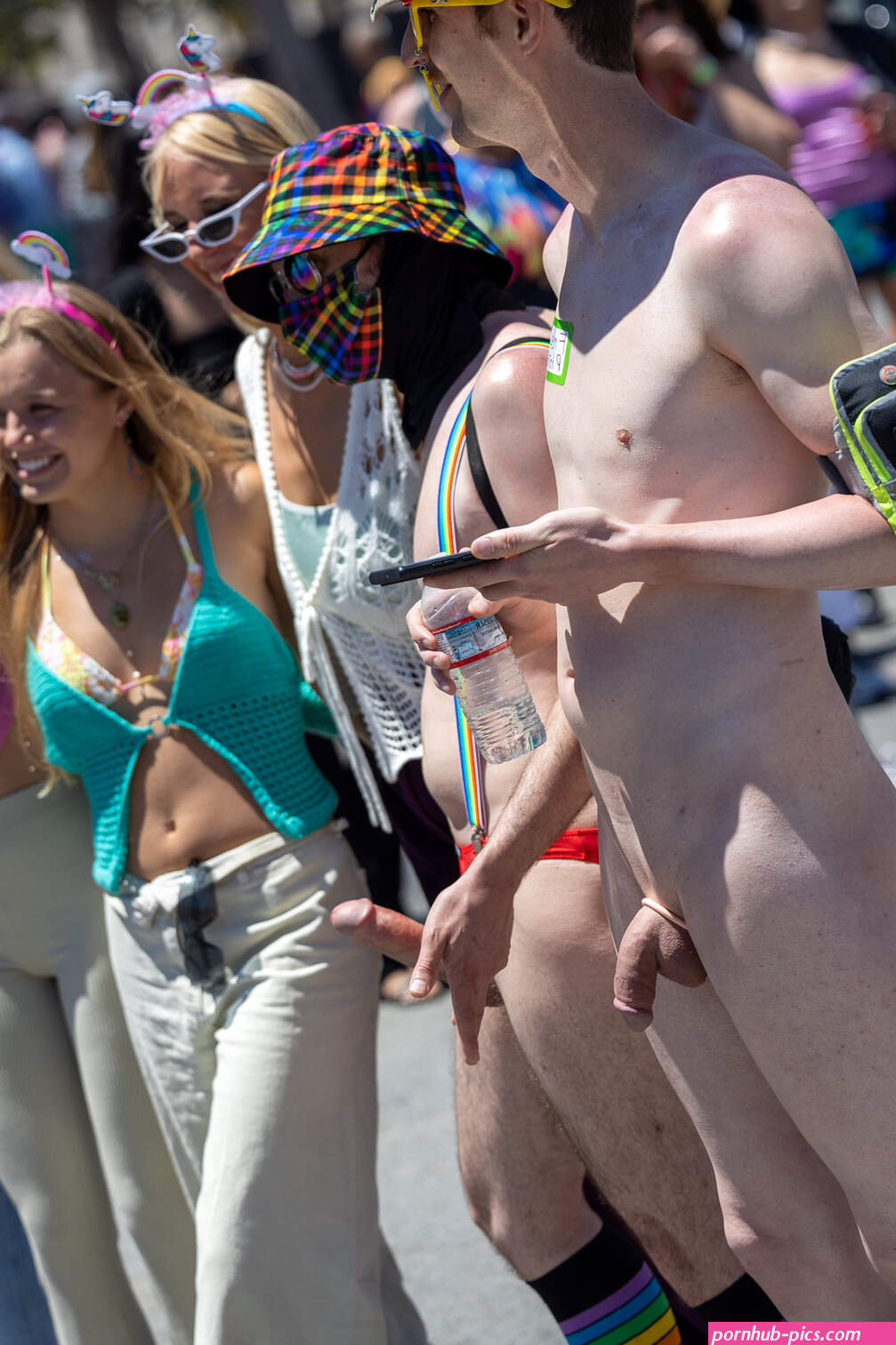 Marie Oran on X: CFNM is spreading in real life everyday everywhere in any circumstance. The trend is growing fast and cfnm is rather mandatory in several situations: beaches festivals couples selfies