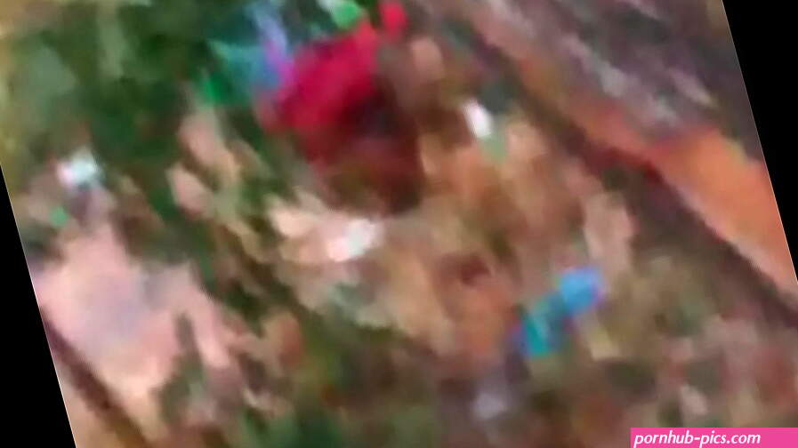 Indian maid aunty peeing outdoor-1