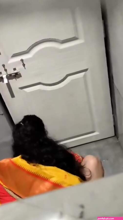 Indian lady hidden piss in marriage