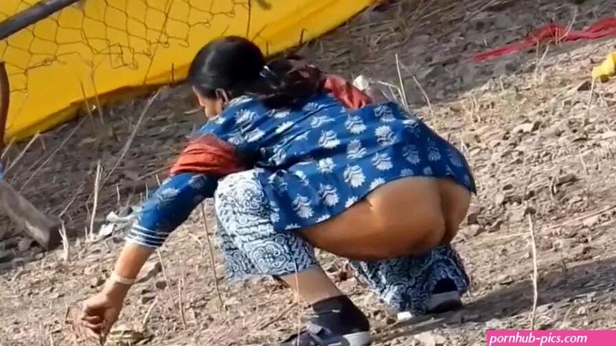 Like it: Desi indian aunty spy outdoor pissing