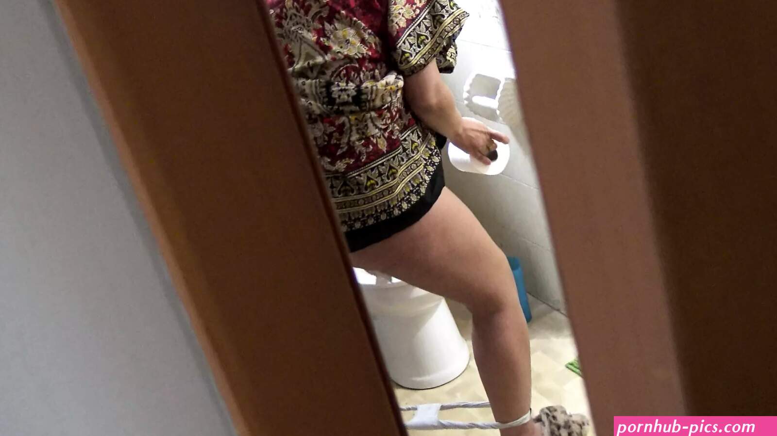 Indian stepmother caught me watching her peeing and she didnt care